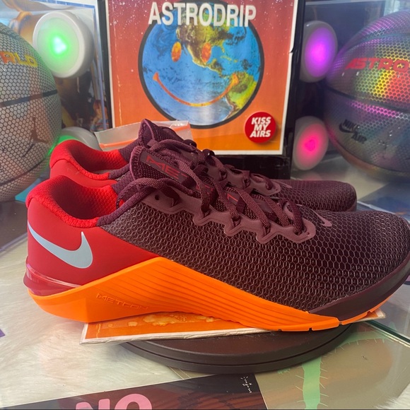 nike metcon maroon